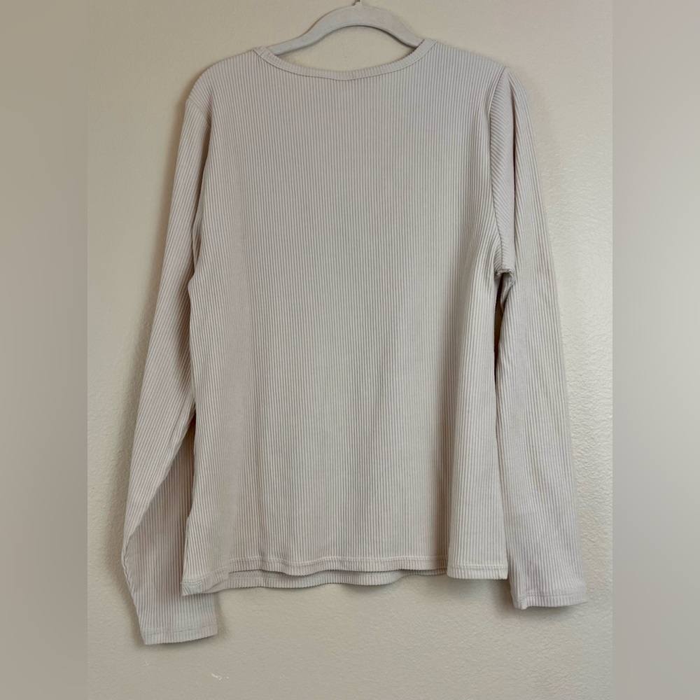 Old Navy Cream Fitted Long Sleeve Blouse NWOT - Picture 3 of 4
